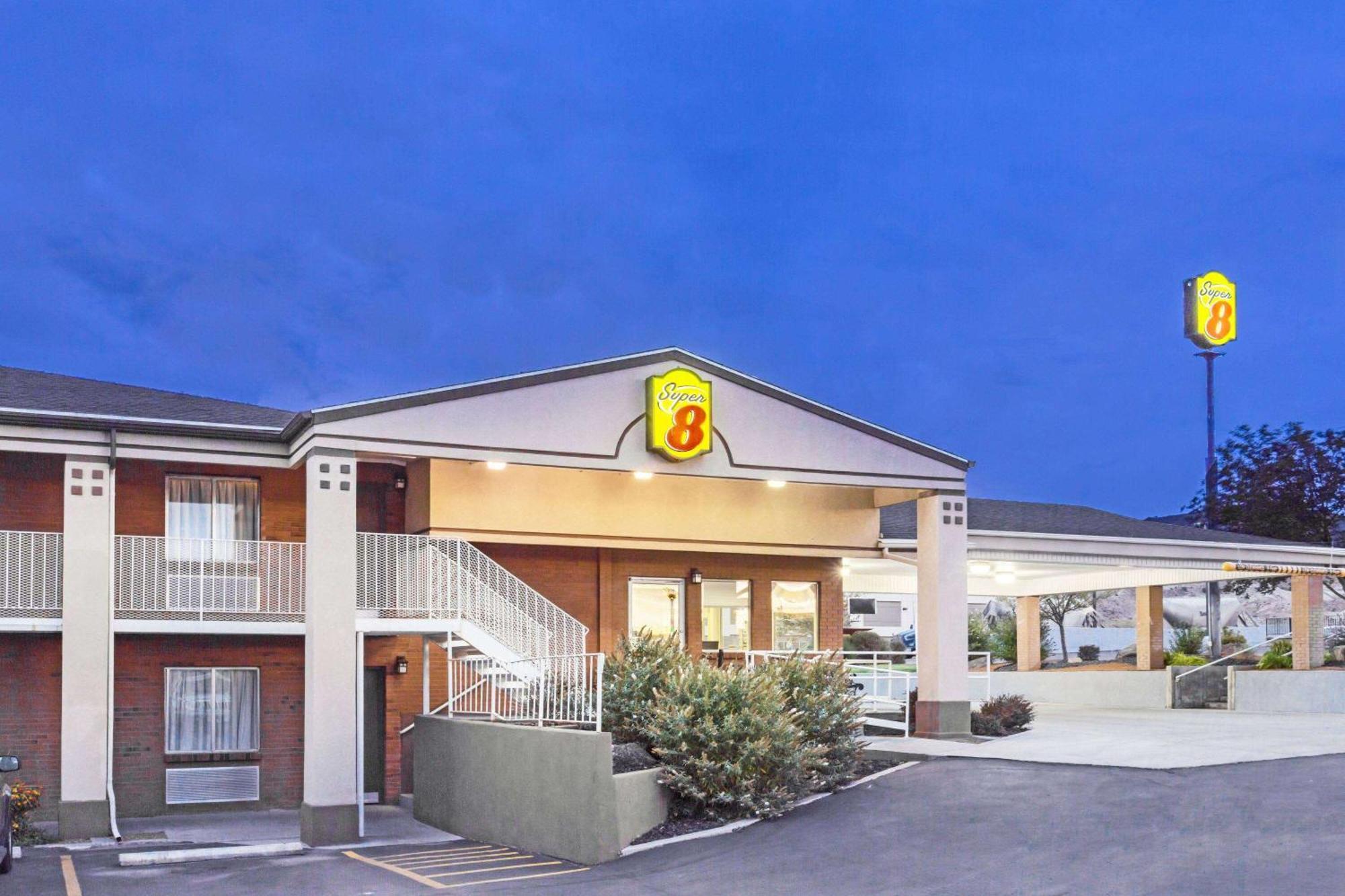 Super 8 By Wyndham Salina/Scenic Hills Area Hotell Eksteriør bilde