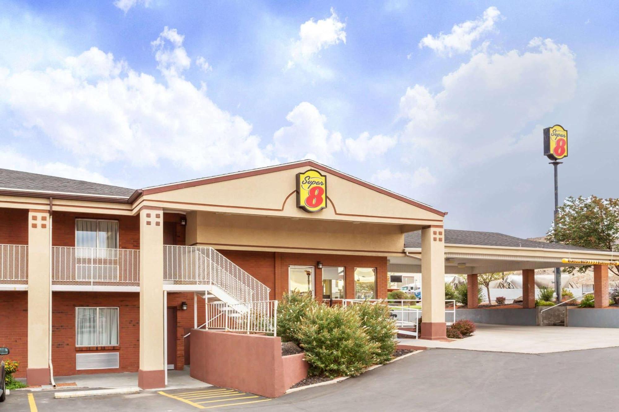 Super 8 By Wyndham Salina/Scenic Hills Area Hotell Eksteriør bilde