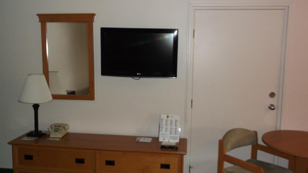 Super 8 By Wyndham Salina/Scenic Hills Area Hotell Eksteriør bilde